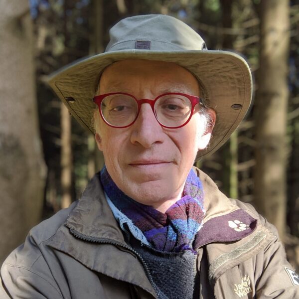 Stephan-portrait-2020-scaled-e1704561032763-circle